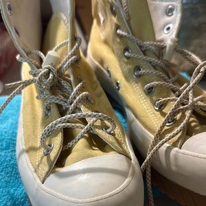 Converse women Sz 8 men’s size 10